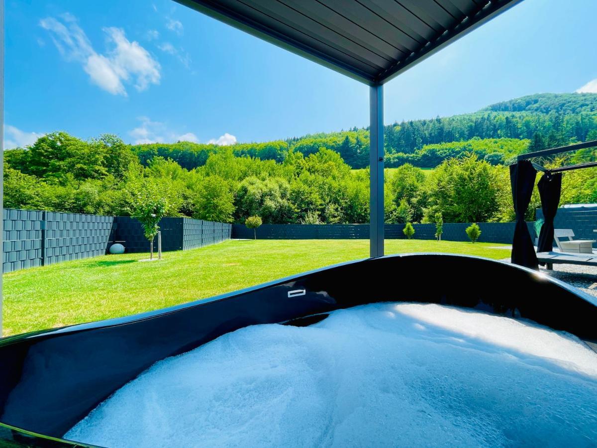 Voralpen Lodge - Ferienhaus Mit Gym & Wellnessbereich Traisen Buitenkant foto
