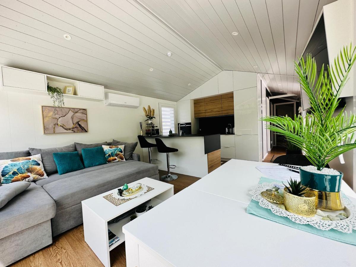 Voralpen Lodge - Ferienhaus Mit Gym & Wellnessbereich Traisen Buitenkant foto